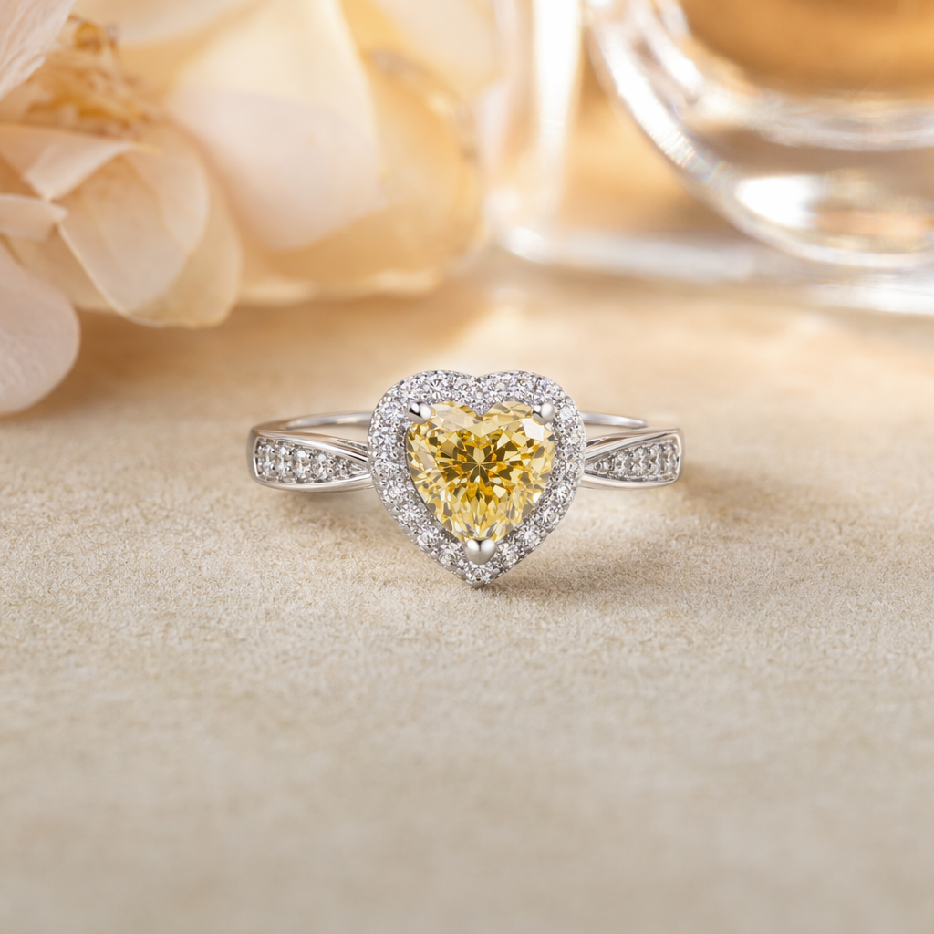 Heart halo ring in 925 sterling silver, close view of the heart-cut stone