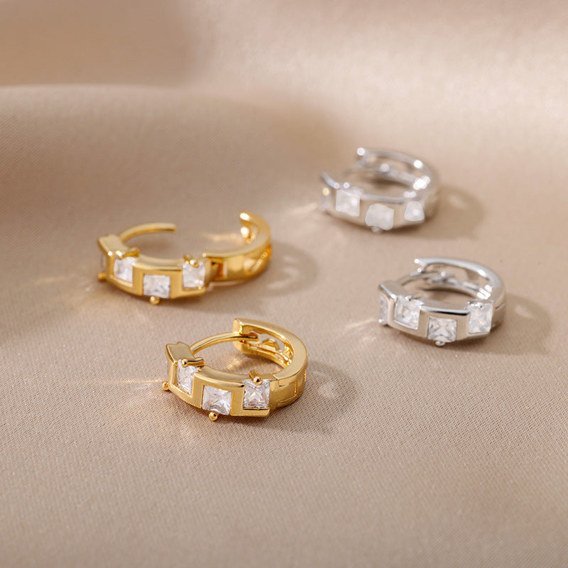Geometric C-shaped zircon earrings – view 1