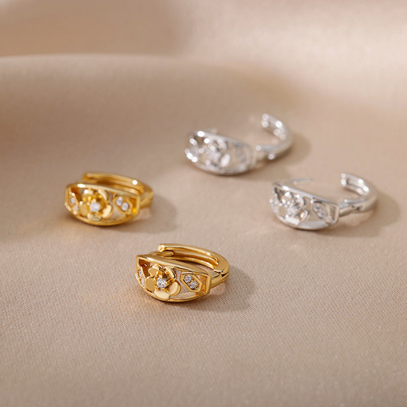 Geometric C-shaped earrings with zircon accents – view 4