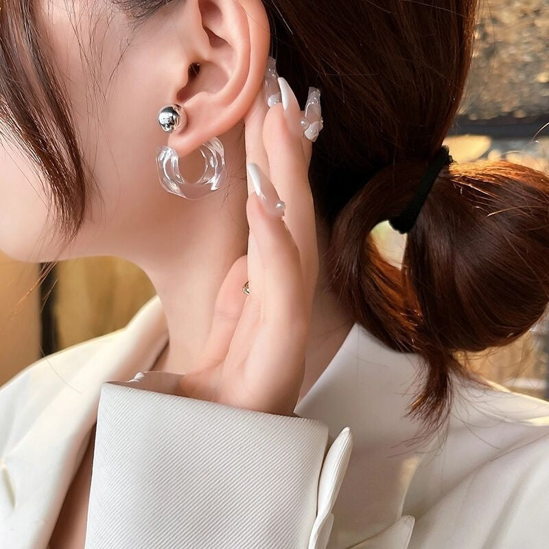Retro geometric acrylic C-shaped earrings – view 3